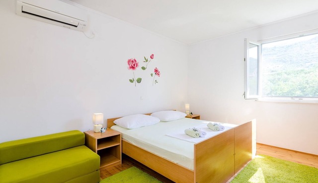 Apartment & Rooms Maždin - Triple Room with Mountain View (Soba Standard)