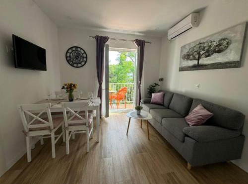 Apartment & Rooms Papa - Two Bedroom Apartment with Balcony and Partial Sea View