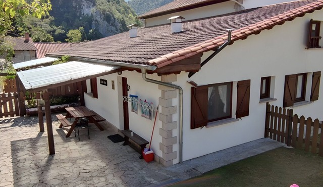 Apartment 'Rural Rubó' with Mountain View, Private Terrace and Wi-Fi