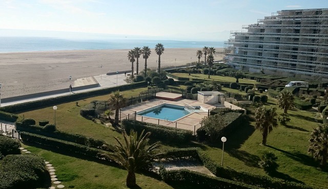 Apartment seafront luxury building Canet Sud, parking and free WIFI