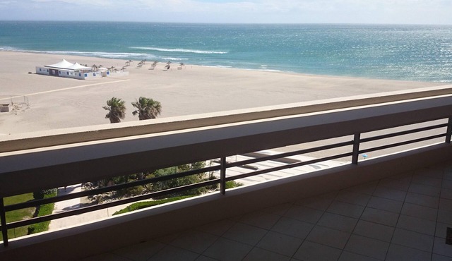Apartment seafront luxury building Canet sud with parking WIFI access