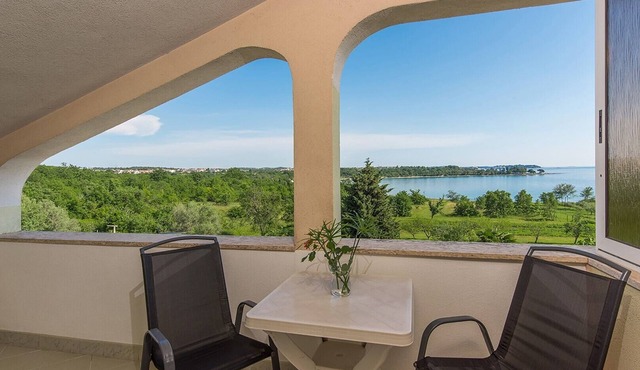 Apartment Saladinka I for a couple with sea view