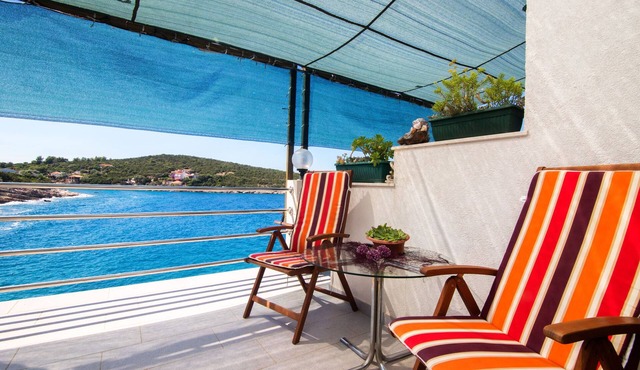 Apartment Sanka (46881-A1) - Gdinj - island Hvar