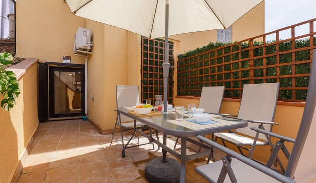 Apartment 'Sauc Beach' with Private Terrace, Wi-Fi and Air Conditioning