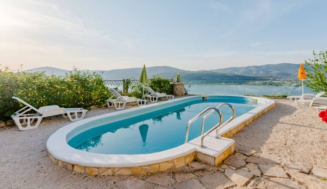 Apartment Sea Star - Three-Bedroom Apartment with Pool and Sea View