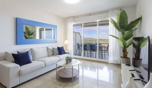 Apartment Sea views with, HD TV. - Only families