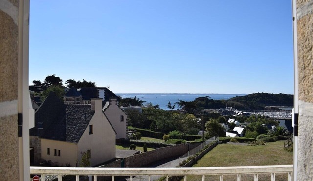 Apartment SEA VIEW from each room, facing south in the center of TREBEURDEN