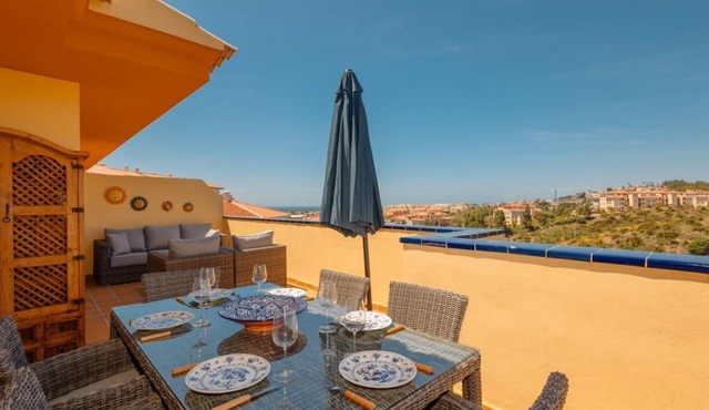 Apartment; sea views, large terrace, close to beach; El Faro, Mijas