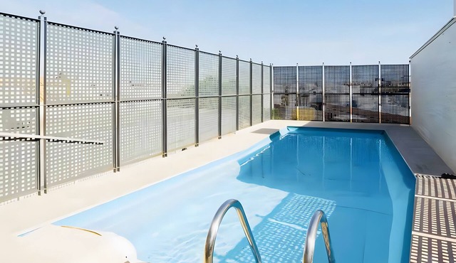 Apartment 'Sevilla Centro Con Piscina' with Shared Pool, Wi-Fi and Air Conditioning