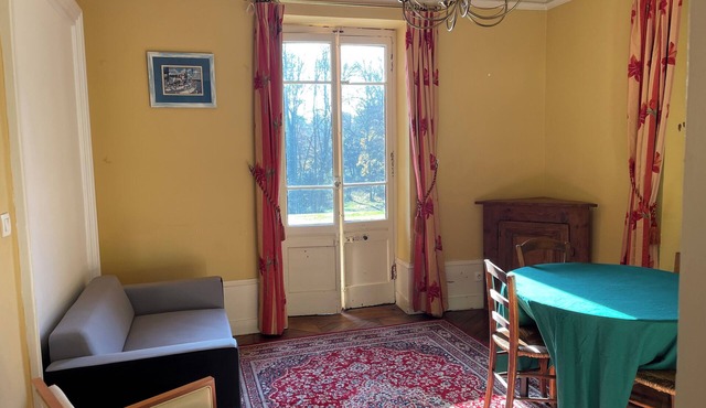 Apartment sharing in a house with garden