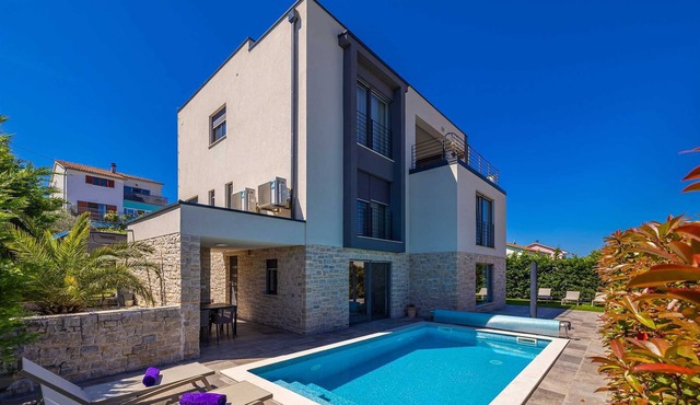 Apartment SIORA with heated pool