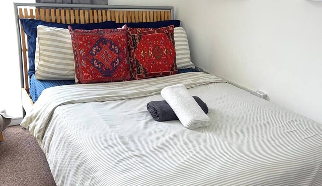 Apartment - Sleeps 2 - Parking - Station Close