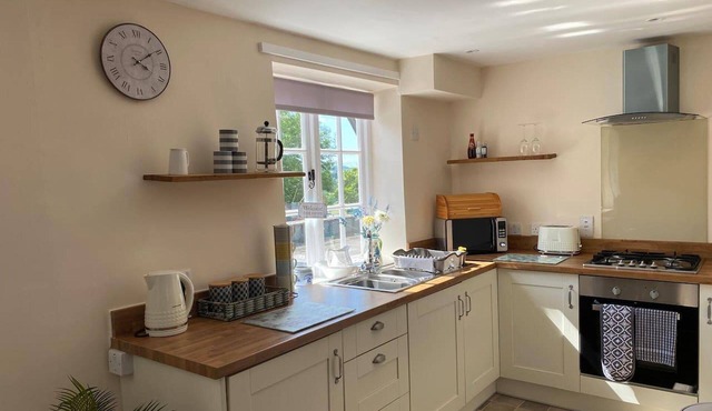 Apartment - Sleeps 2 - Pet Friendly - Parking