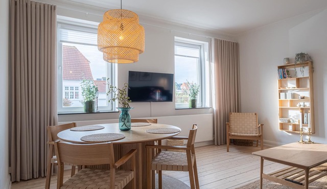 Apartment Sleeps 2 with Free Parking