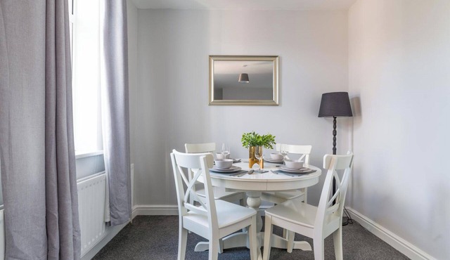 Apartment - Sleeps 3 - Pet Friendly - Parking