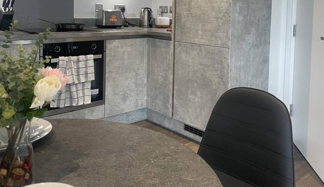 Apartment - Sleeps 4 & Free Parking