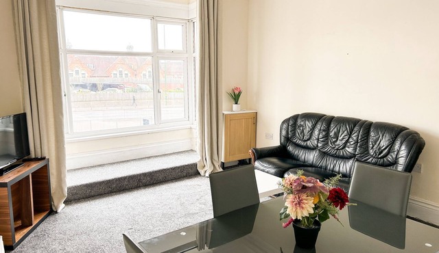 Apartment Sleeps 4 with Free Parking