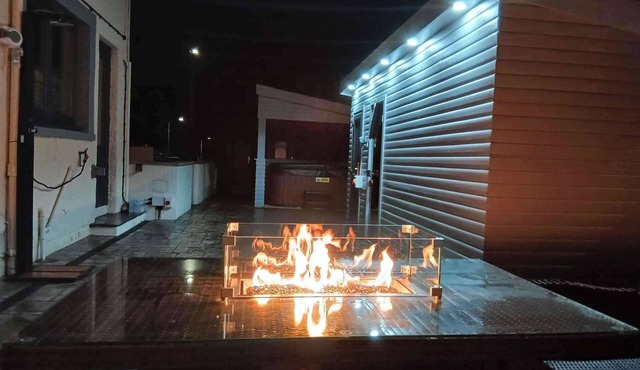 Apartment - Sleeps 4 - Hot Tub, Pet-Friendly