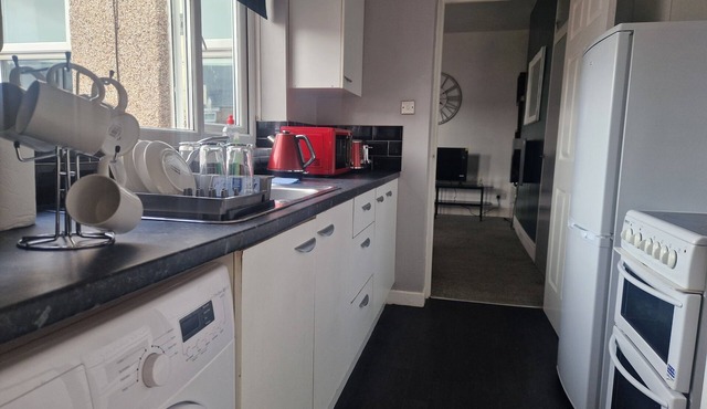 Apartment - Sleeps 4 - Parking - Wifi