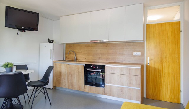 Apartment Sleeps 4 With Free Parking