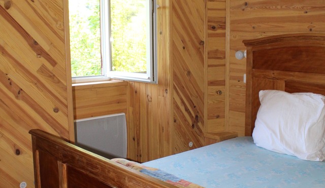 Apartment sleeps 8-10 quiet in eaux bonnes 64