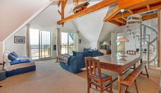 Apartment 'Spacieux Face Mer' with Sea View and Balcony