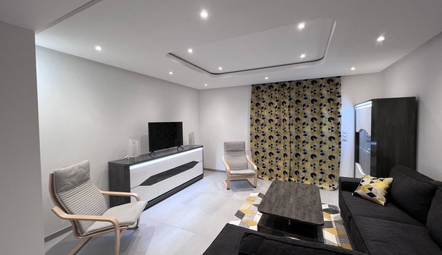 Apartment st marc ( 5 min center, moulin blanc beach and botanical garden )