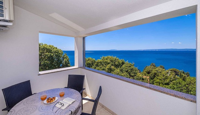 Apartment STARA BAŠKA with sea view