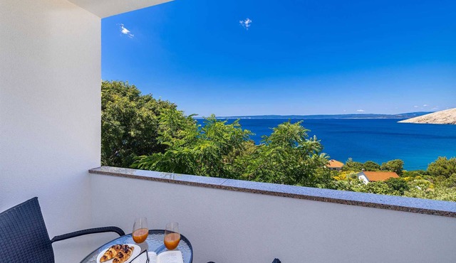 Apartment STARA BAŠKA near the sea