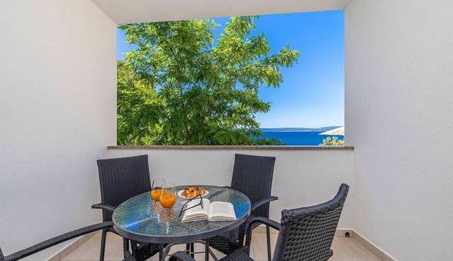 Apartment STARA BAŠKA near the sea