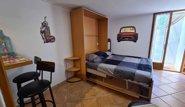 Apartment 'Studio Vintage' with Mountain View, Shared Pool and Wi-Fi