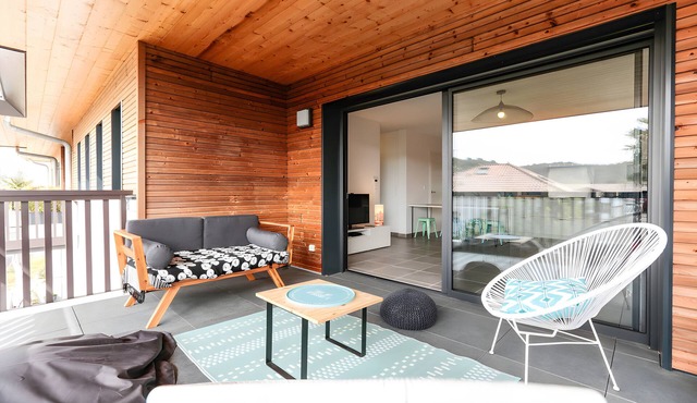 Apartment 'Style Landais' with Private Terrace, Wi-Fi and Air Conditioning