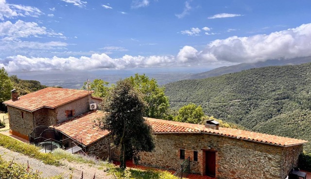 Apartment 'Suite 1' with Mountain View, Private Garden and Wi-Fi