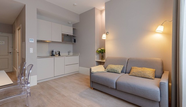 Apartment Suit with private bathroom