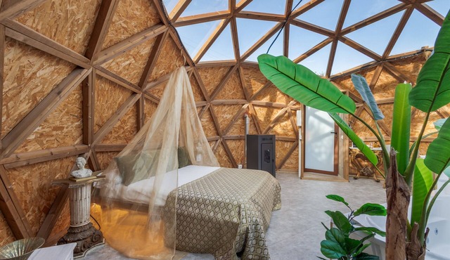 Apartment 'Suite Atrium Bubble' with Private Terrace, Wi-Fi and Air Conditioning