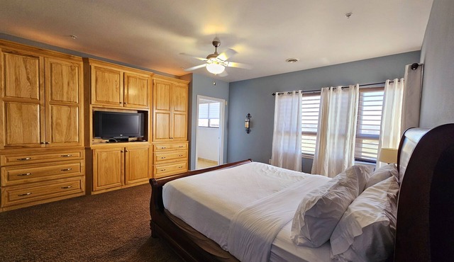 Apartment Suite Penthouse located at hotel on Madison's east side!