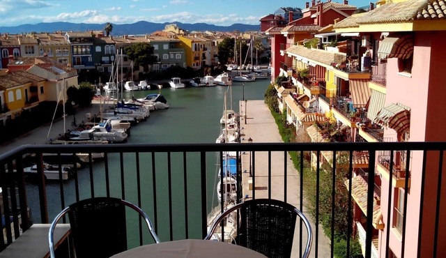 Apartment 'Sun Sea and Culture in Valencia' with Sea View, Pool, Wi-Fi, A/C & Terrace