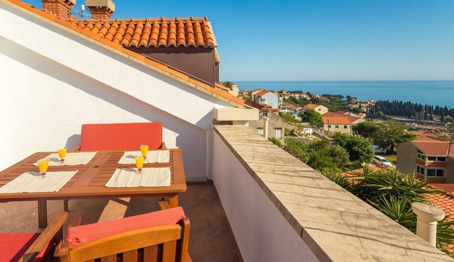 Apartment Sun & Sky - Two Bedroom Apartment with Balcony and Sea View