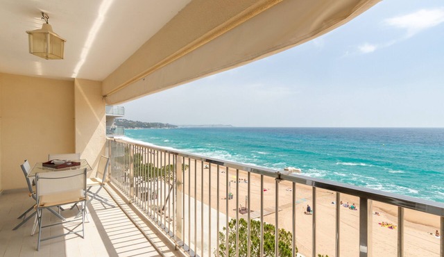 Apartment 'Sun Tower' with Sea View, Balcony and Wi-Fi