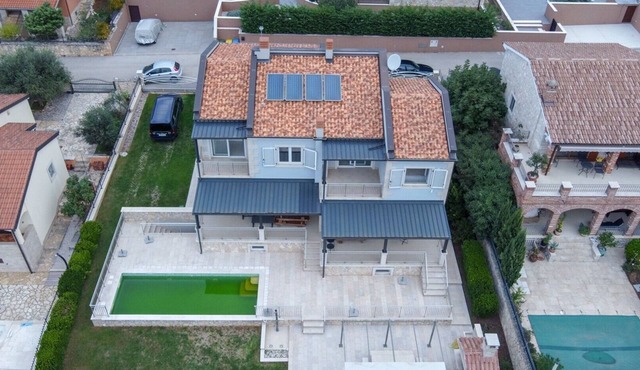 Apartment Sunce II with communal pool and balcony