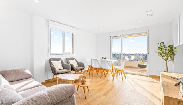 Apartment 'Sunflower Avenida' with Sea View, Balcony and Wi-Fi