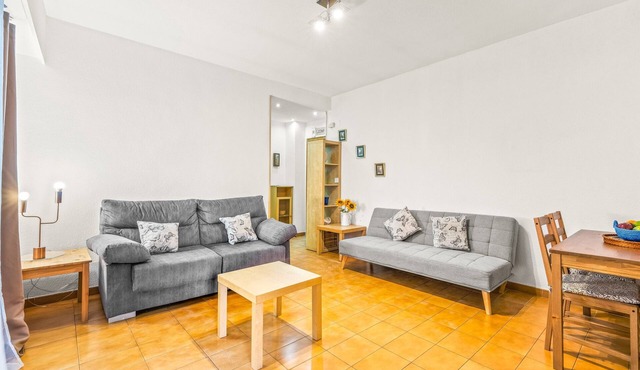 Apartment 'Sunflower Siroco' with Balcony, Wi-Fi and Air Conditioning