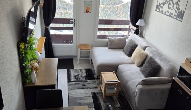 Apartment Superbagneres Breathtaking view from the foot of the slopes or from the start of a hike.