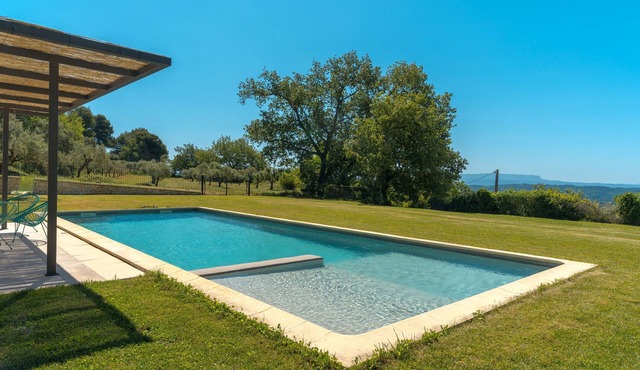 Apartment 'Sur Les Hauteurs Du Luberon' with Private Pool and Wi-Fi