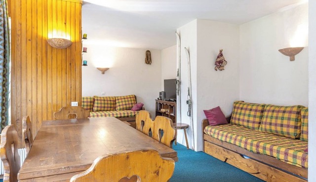 Apartment 'Sur Les Pistes - 8 Pers' with Mountain View, Balcony and Wi-Fi