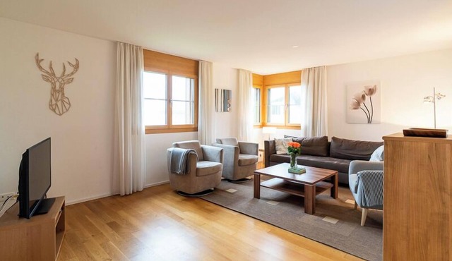 Apartment Survesta, approx. 120m2 located just outside the city center of Flims.