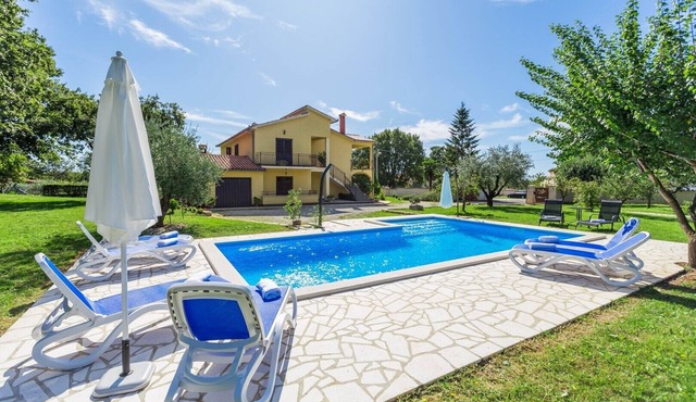 Apartment Susnjici 3 with Pool, Children Playground and Balcony, BBQ