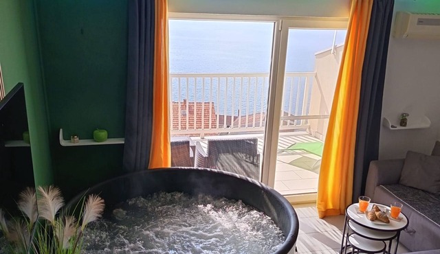 Apartment Sutalo with Hot Tub