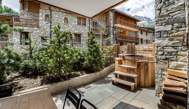 Apartment Suzette - Four Bedroom Villa, Sleeps 10