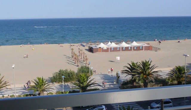 Apartment T 3 in Canet Plage exceptional view of sea and mountain labeled